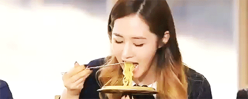 tradisi aneh makan dunia © 2016 brilio.net