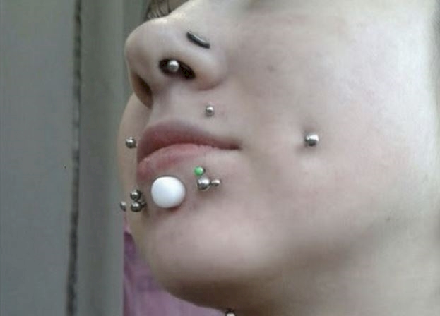 cewek tindik  © 2016 brilio.net cewek tindik  © 2016 brilio.net