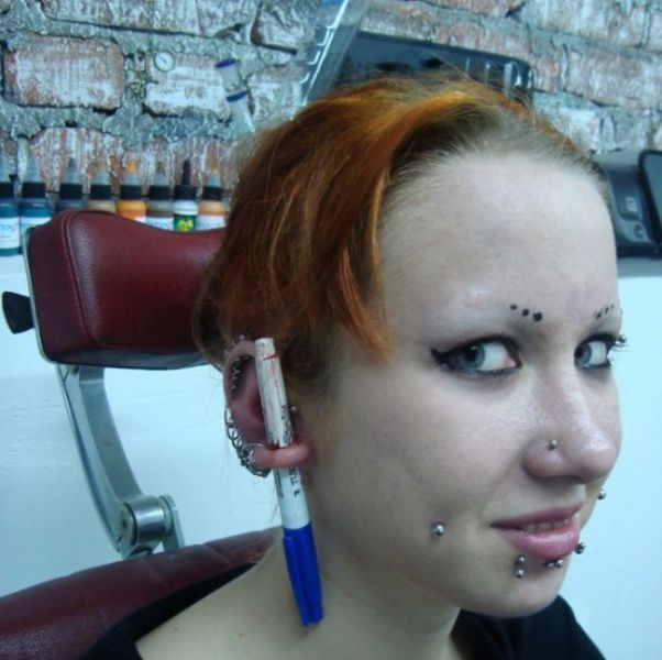 cewek tindik  © 2016 brilio.net cewek tindik  © 2016 brilio.net