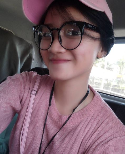 kasir cantik ini bikin kamu betah belanja © 2016 brilio.net kasir cantik ini bikin kamu betah belanja © 2016 brilio.net