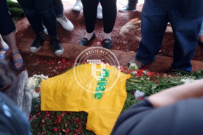 Inilah kaus keberuntungan Mike Mohede, bukan mistis lho...