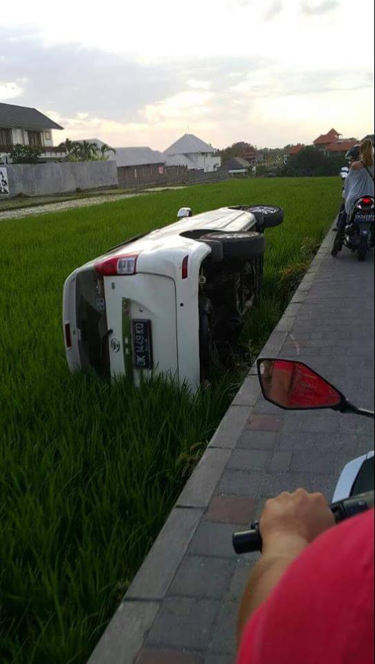di jalan ini kendaraan yang nyemplung sawah © 2016 brilio.net