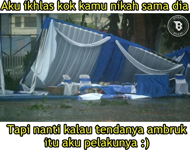 10 Meme 'ikhlas diputus pacar' ini bikin kamu tersenyum kecut!