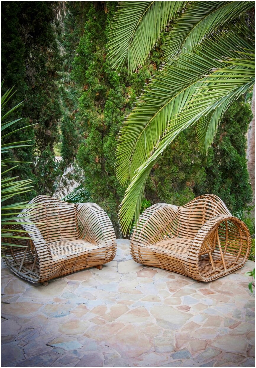 desain kursi outdoor nan minimalis © 2016 brilio.net