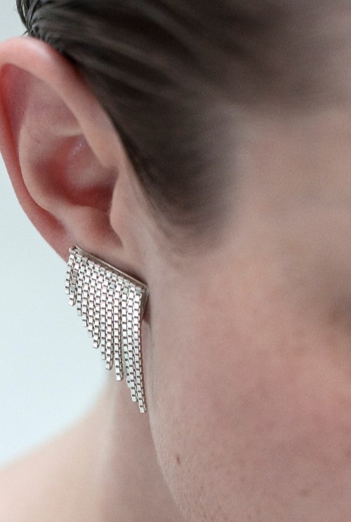 aksesori telinga  © 2016 brilio.net aksesori telinga  © 2016 brilio.net