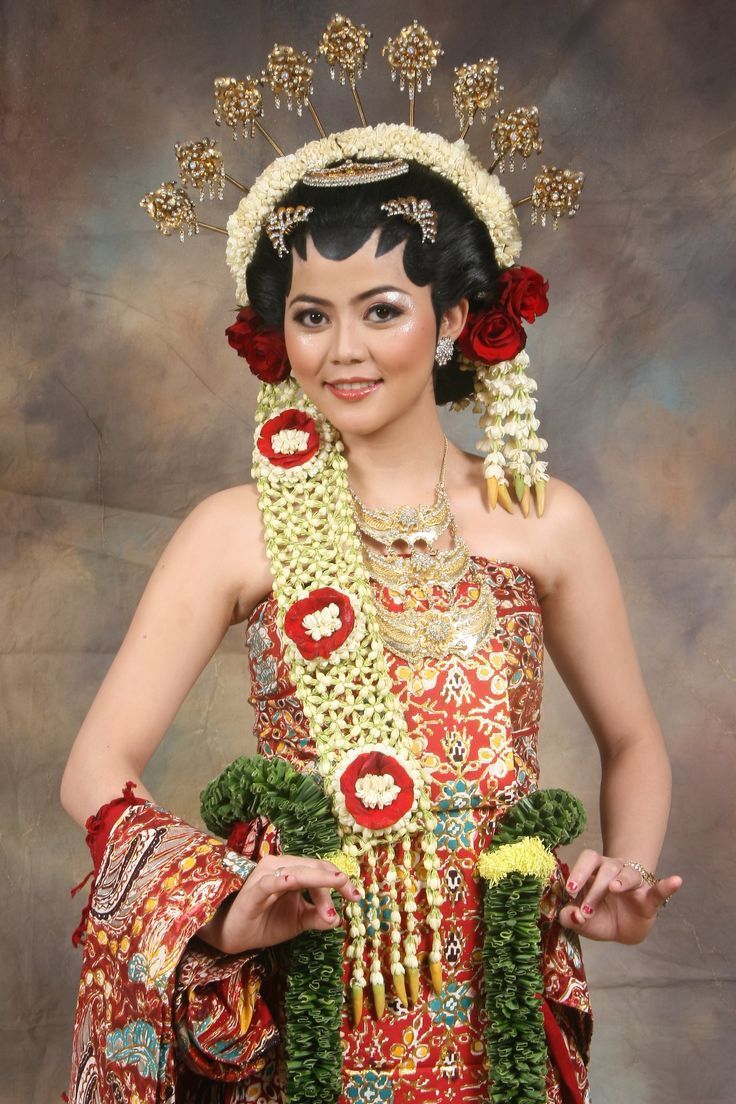 38 Awesome Indonesian Tribal Wedding Costumes