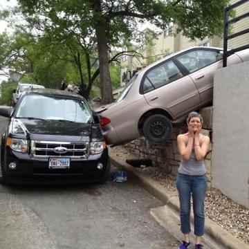 wanita gagal parkir © 2016 brilio.net wanita gagal parkir © 2016 brilio.net