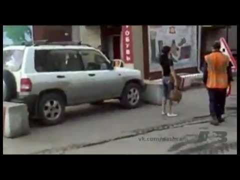 wanita gagal parkir © 2016 brilio.net wanita gagal parkir © 2016 brilio.net