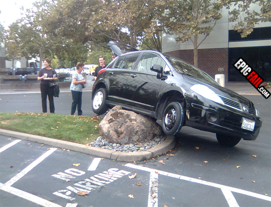 wanita gagal parkir © 2016 brilio.net wanita gagal parkir © 2016 brilio.net