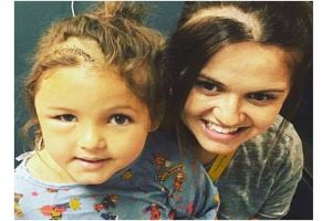 Ibu ini cukur rambut demi sang anak, alasannya bikin terenyuh