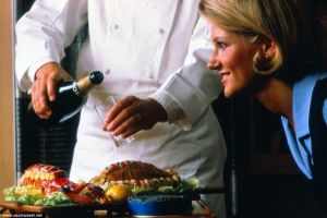 17 Foto ini tunjukkan mewahnya sajian di pesawat pada tahun 1960-an!