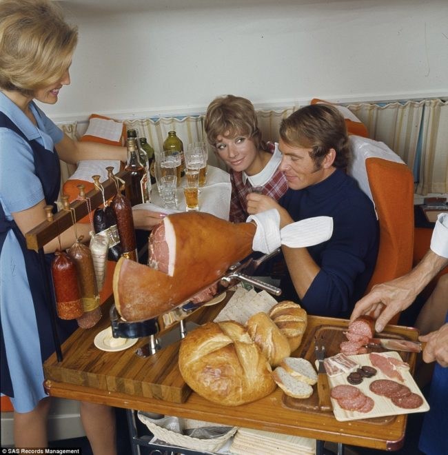 sajian pesawat 1960 © 2016 brilio.net