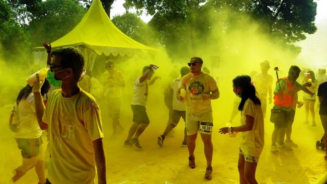 Color Run CIMB Niaga © 2016 brilio.net