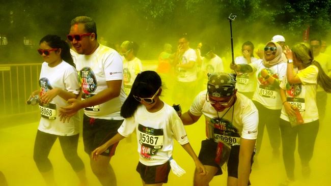Color Run CIMB Niaga © 2016 brilio.net