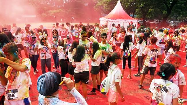 Color Run CIMB Niaga © 2016 brilio.net