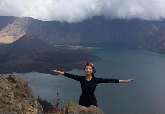 artis ini suka banget mendaki gunung © 2016 brilio.net artis ini suka banget mendaki gunung © 2016 brilio.net