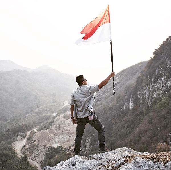 artis ini suka banget mendaki gunung © 2016 brilio.net artis ini suka banget mendaki gunung © 2016 brilio.net