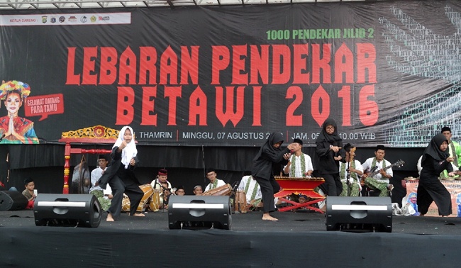 9 Foto aksi Jawara Betawi saat rayakan 'lebaran', jurus silatnya maut!
