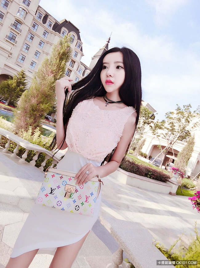 Gadis berbadan tipis © 2016 brilio.net Gadis berbadan tipis © 2016 brilio.net