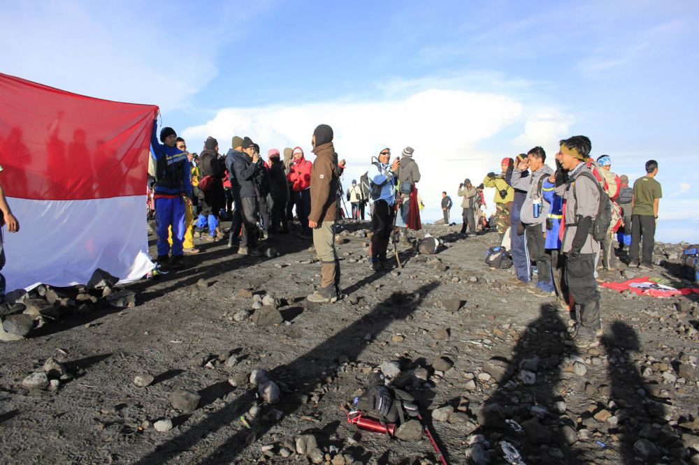 gunung 17 Agustus 1-8 © 2016 brilio.net