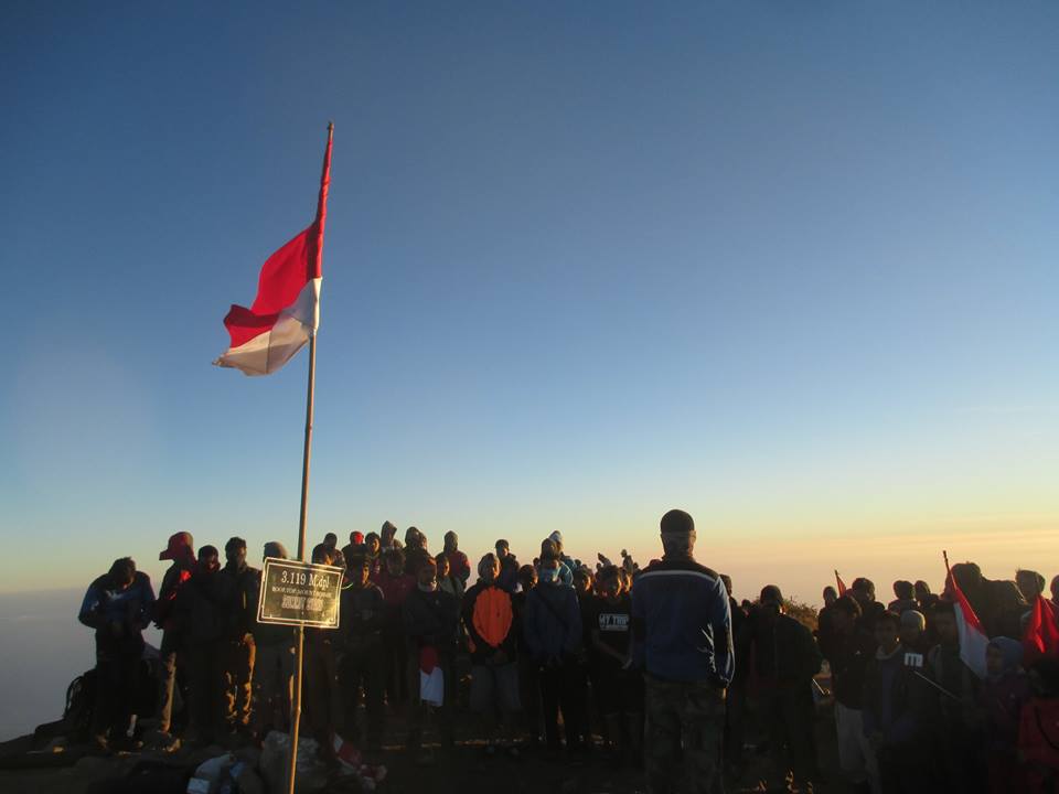 gunung 17 Agustus 1-8 © 2016 brilio.net