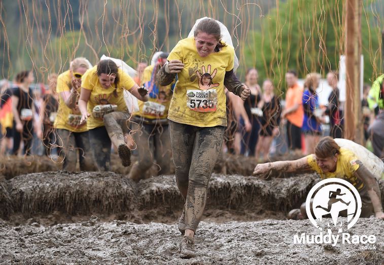 10 Foto cewek ikut tantangan Tough Mudder ini keren, tangguh abis!