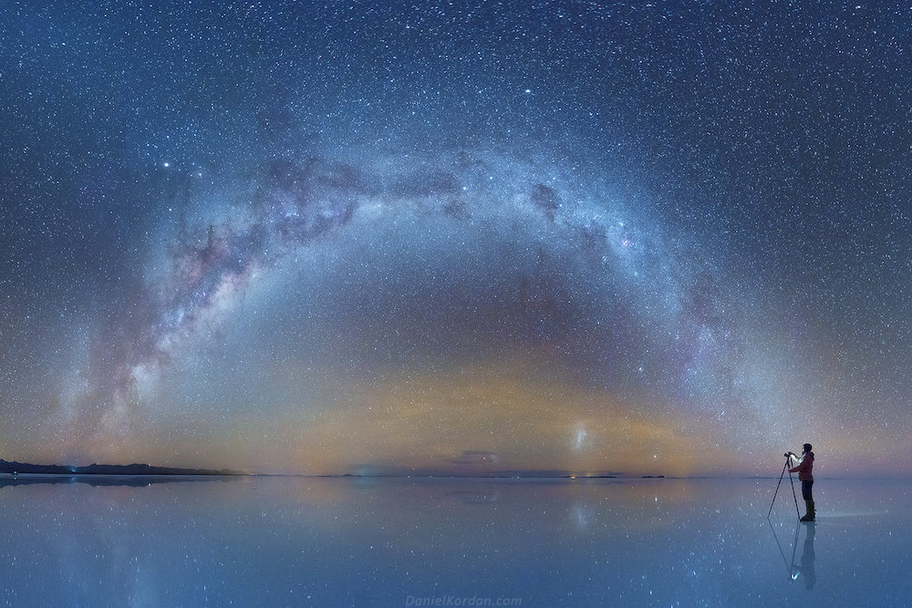 5 Foto indahnya Galaksi Bimasakti dari danau garam terluas di dunia