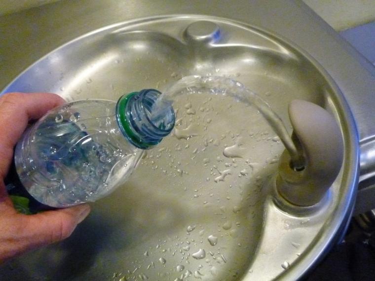 kotor bandara  © 2016 brilio.net