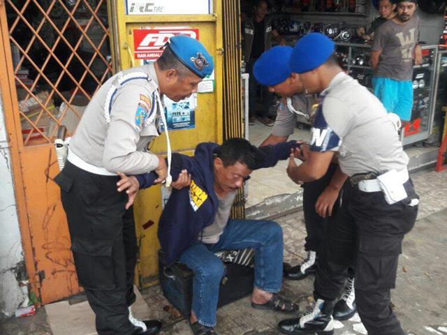 Tak hanya mabuk, ini 8 kelakuan polisi yang bikin geleng-geleng kepala