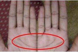 Garis tanganmu berbentuk bulan sabit nggak? Kalau iya, ini artinya