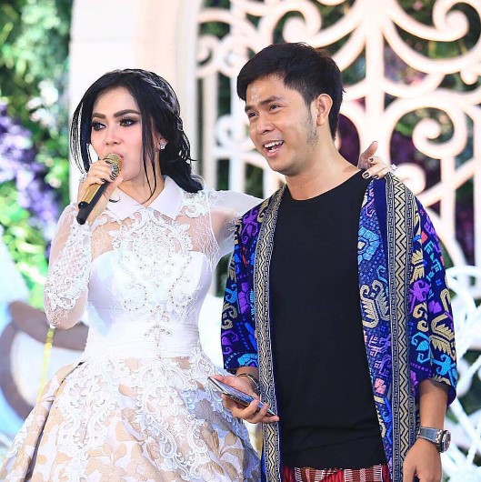 Syahrini ultah © 2016 brilio.net