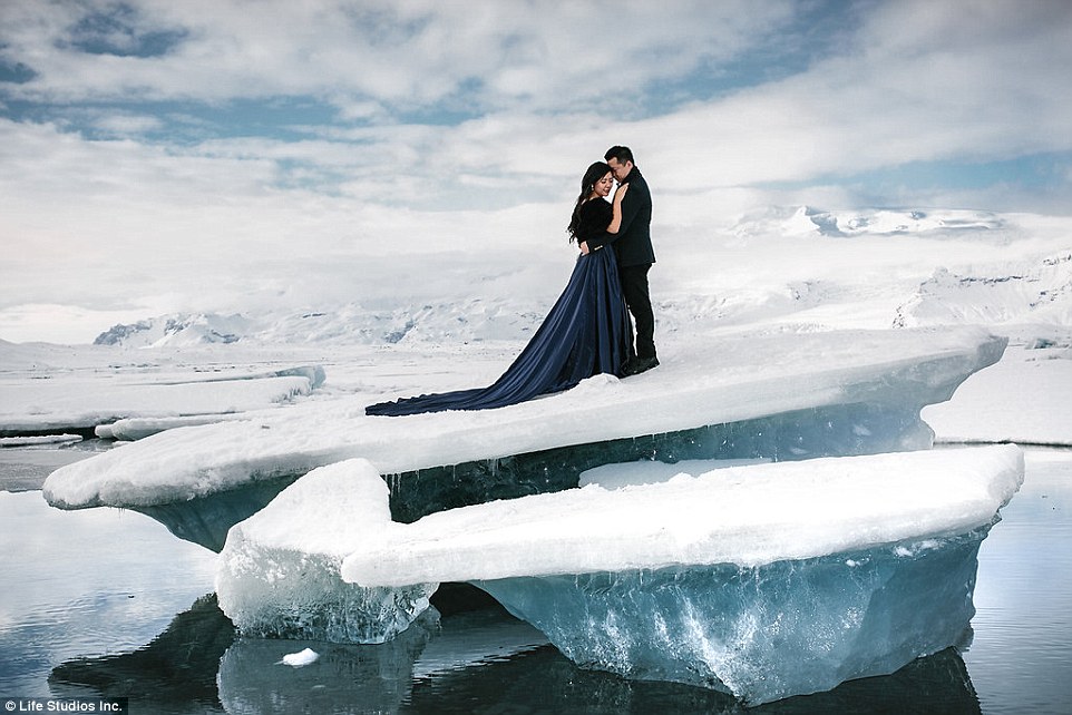 10 Foto prewedding traveler ini seperti di surga es, keren! 