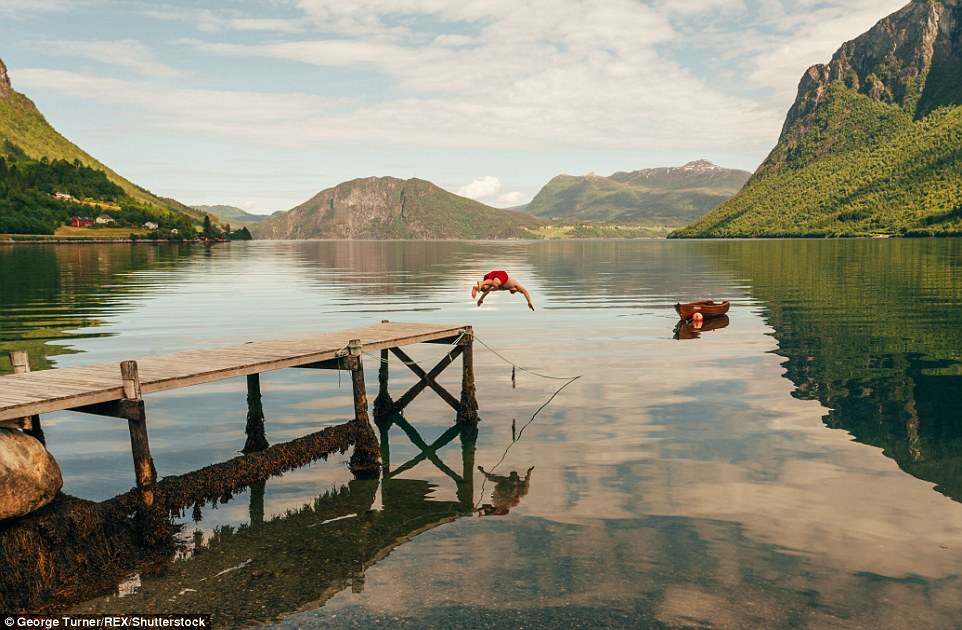 10 Foto indahnya musim panas di Islandia yang biasanya tertutup es