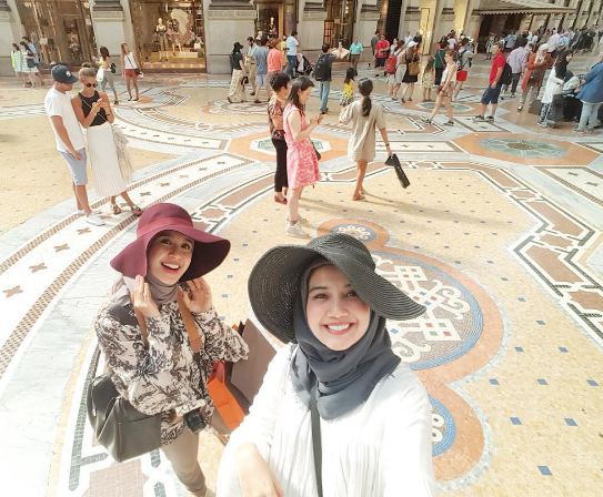 foto gaya bella zaskia saat ke eropa © 2016 brilio.net