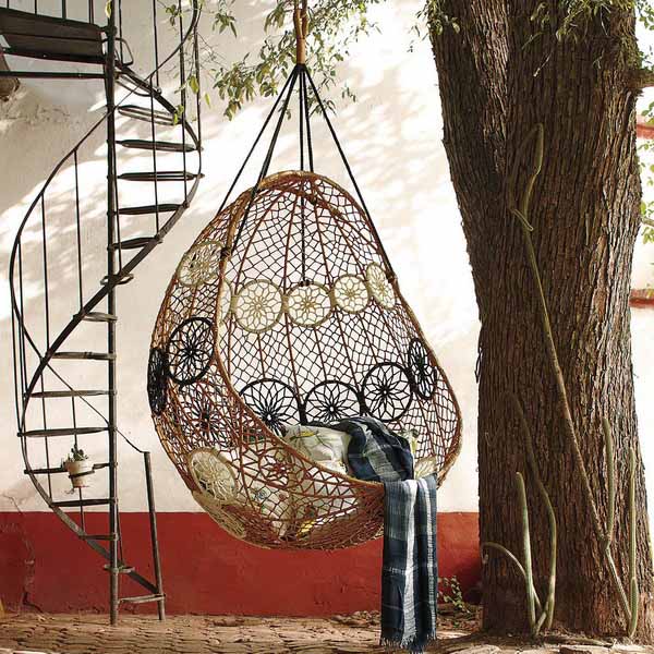 kursi bergaya hammock ini bikin tempat tinggalmu © 2016 brilio.net