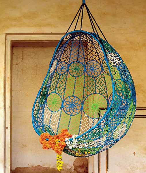 kursi bergaya hammock ini bikin tempat tinggalmu © 2016 brilio.net