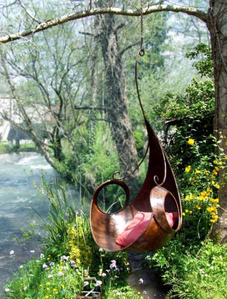 kursi bergaya hammock ini bikin tempat tinggalmu © 2016 brilio.net