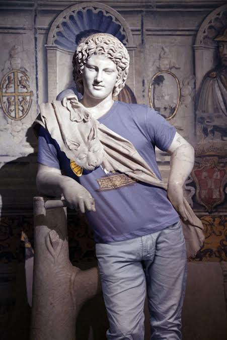 patung trendi istimewa