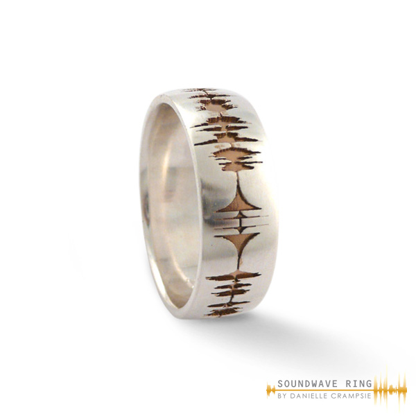 Unik, cincin pernikahan ini diukir rekaman gelombang suara