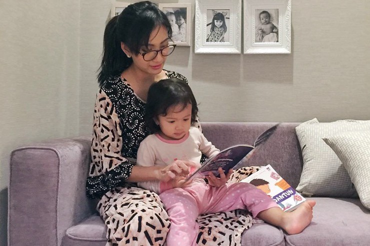 Ini tips Artika Sari Devi supaya anaknya nggak makan permen, apa ya?