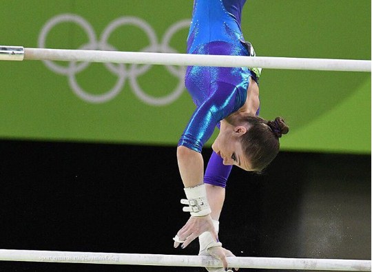 Aliya, pesenam peraih emas Olimpiade yang cantiknya bikin gagal fokus 