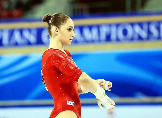 Aliya, pesenam peraih emas Olimpiade yang cantiknya bikin gagal fokus 