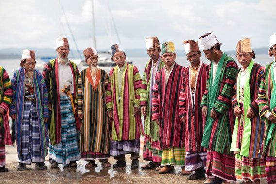 Ini penampilan penduduk asli 15 suku di Indonesia, makin cinta deh