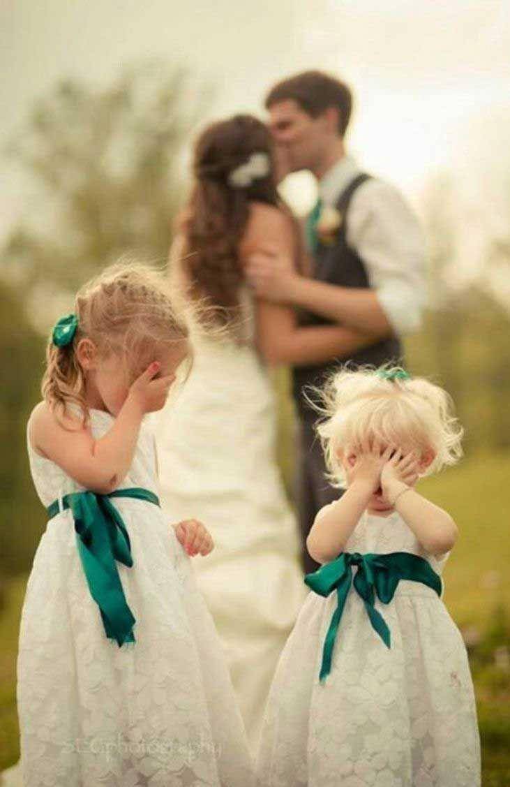 13 Foto pernikahan ini terlihat aneh karena anak kecil, tapi gemes!