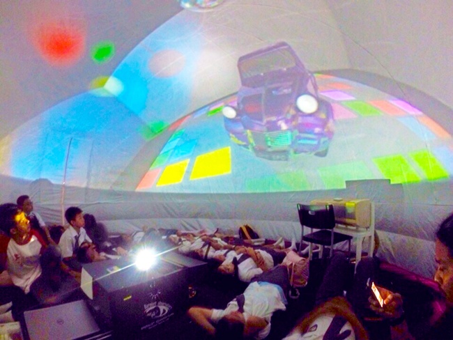 Dive Into The Starry Sky With This Portable Mini Planetarium