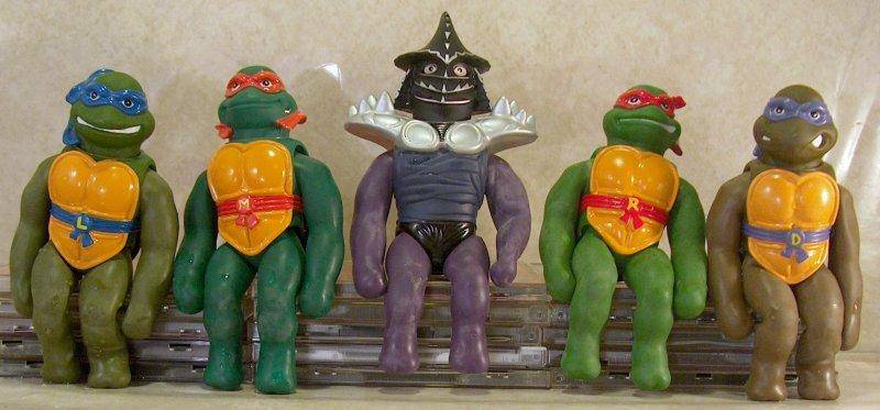 25 Mainan Kura-kura Ninja ini tampilannya bikin tepuk jidat, kok gitu?