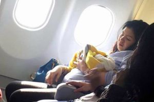 Wanita muda ini melahirkan di ketinggian 30.000 kaki, wow!