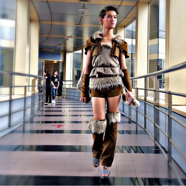 Fashion unik ala Madaew 'model' asal Thailand ini greget abis deh