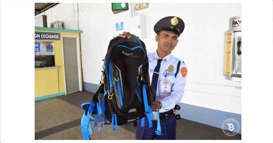 Petugas miskin ini kembalikan uang ratusan juta yang dia temukan