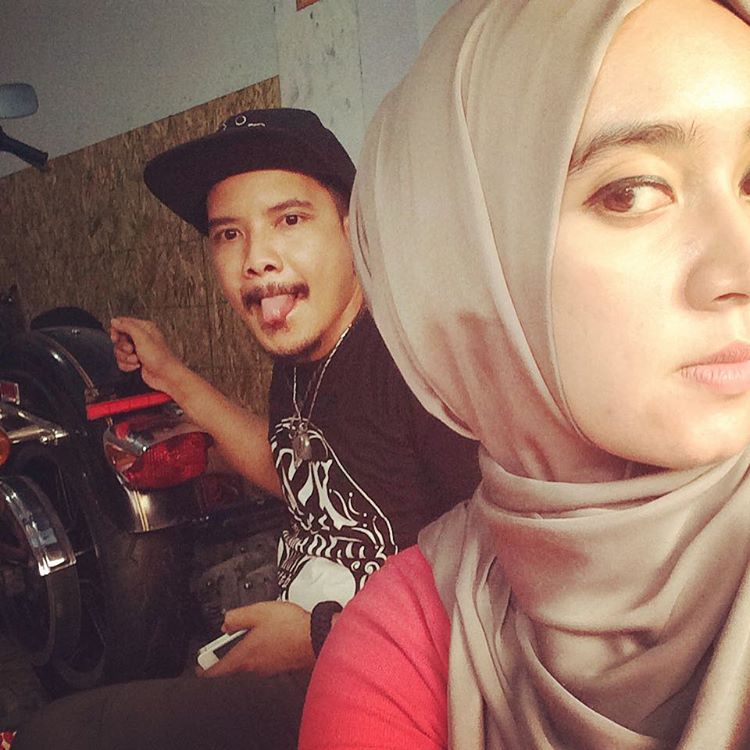 cella dan tunangan © 2016 brilio.net cella dan tunangan © 2016 brilio.net